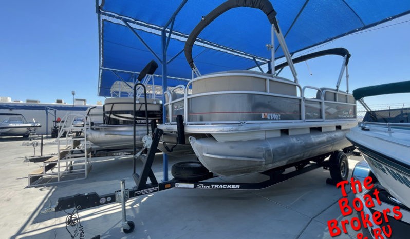 2019 SUNTRACKER 18′ DELUXE PARTY BARGE