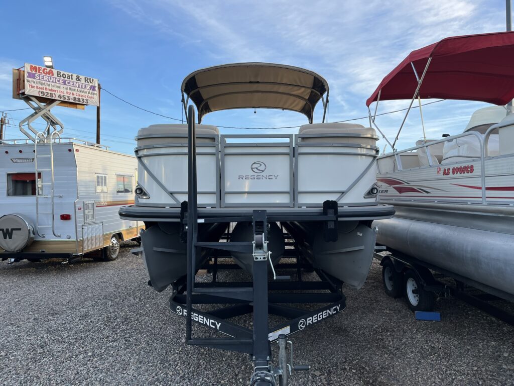 2016 Tracker Regency 254DL3