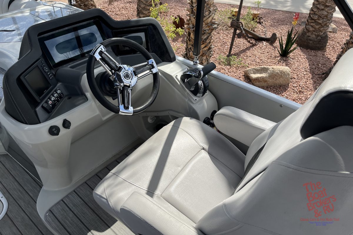 2019 Avalon AMBASSADOR 2785RJ photo 8