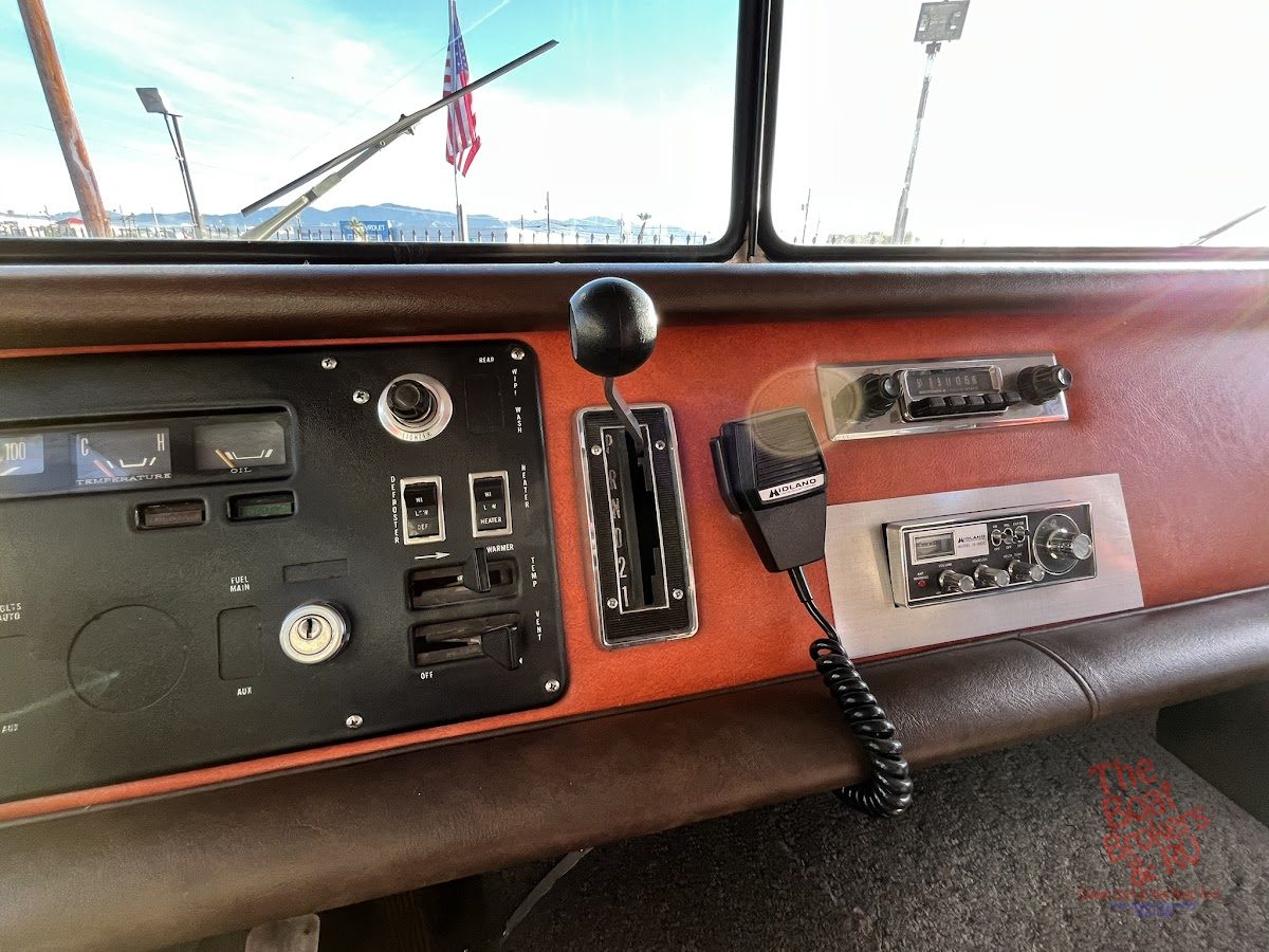 1972 Winnebago D18 photo 25