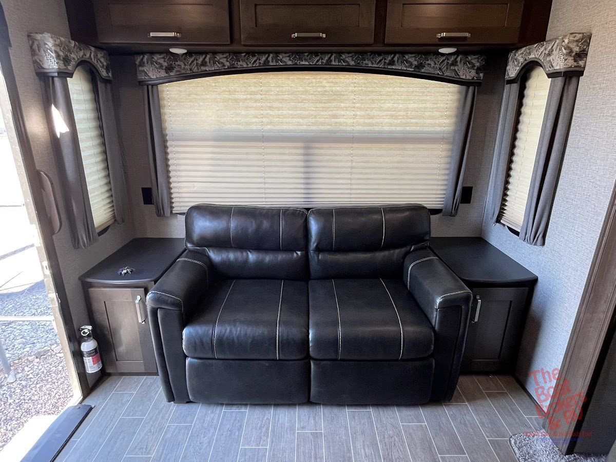 2020 Keystone Laredo 255 SRL 5th Wheel photo 5