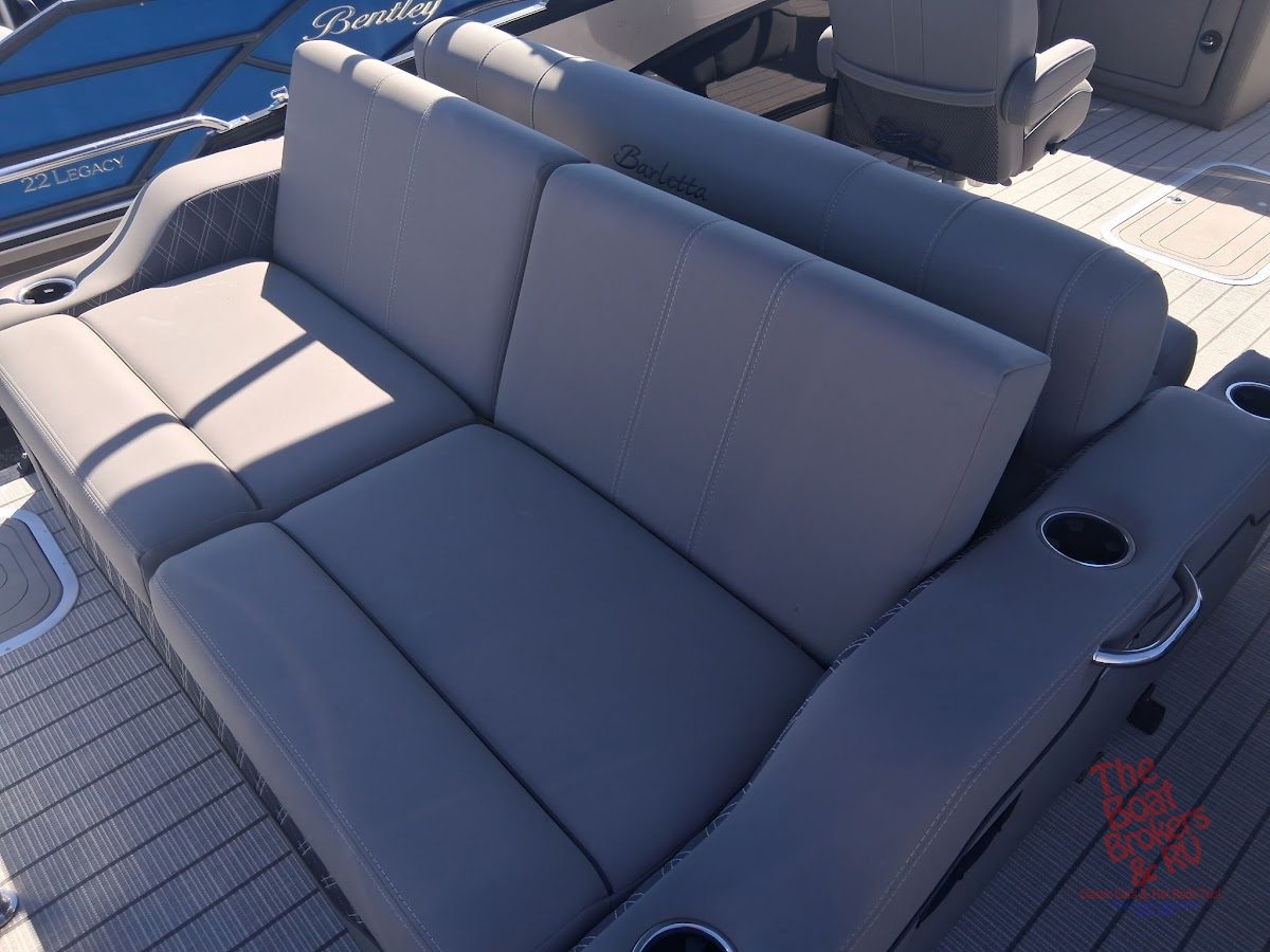 2022 Barletta Lusso 23UC photo 5