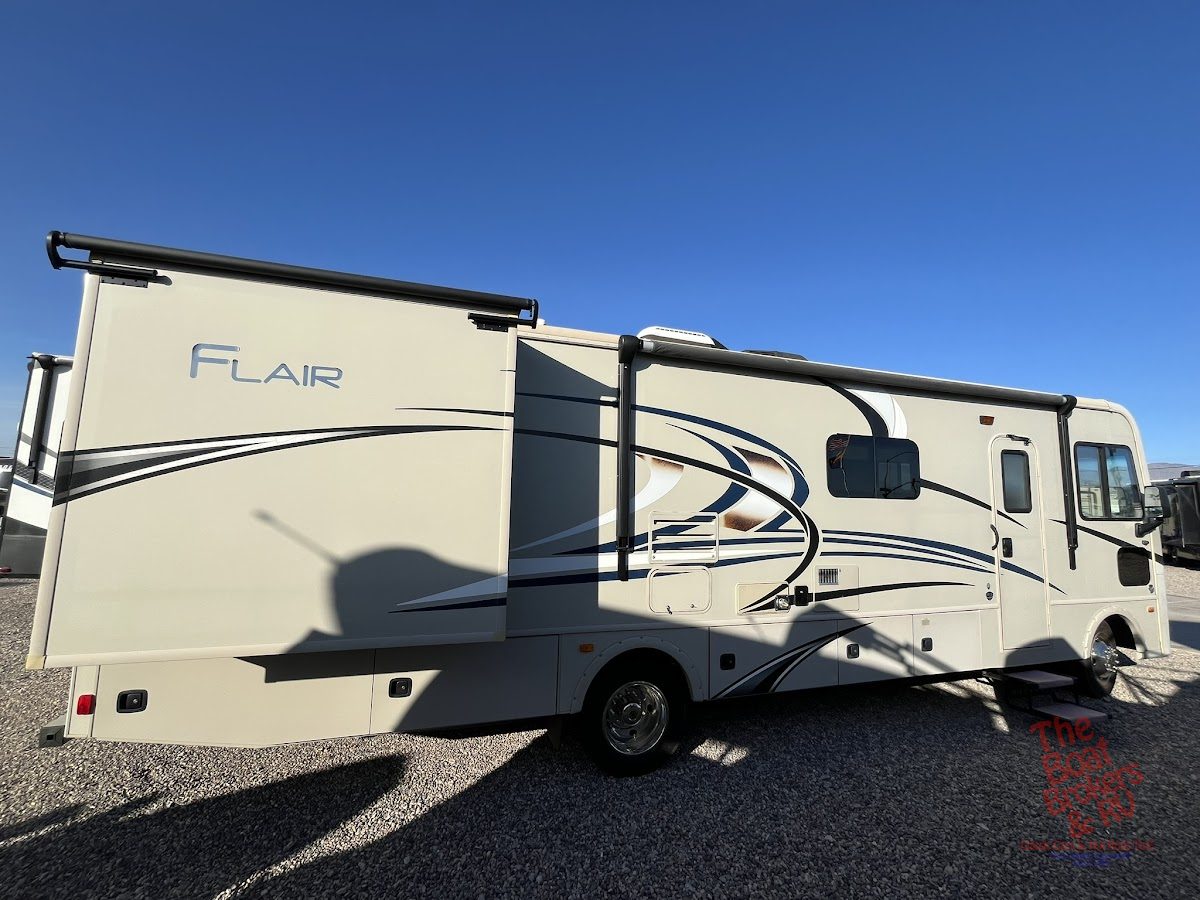 2018 Fleetwood Flair photo 9
