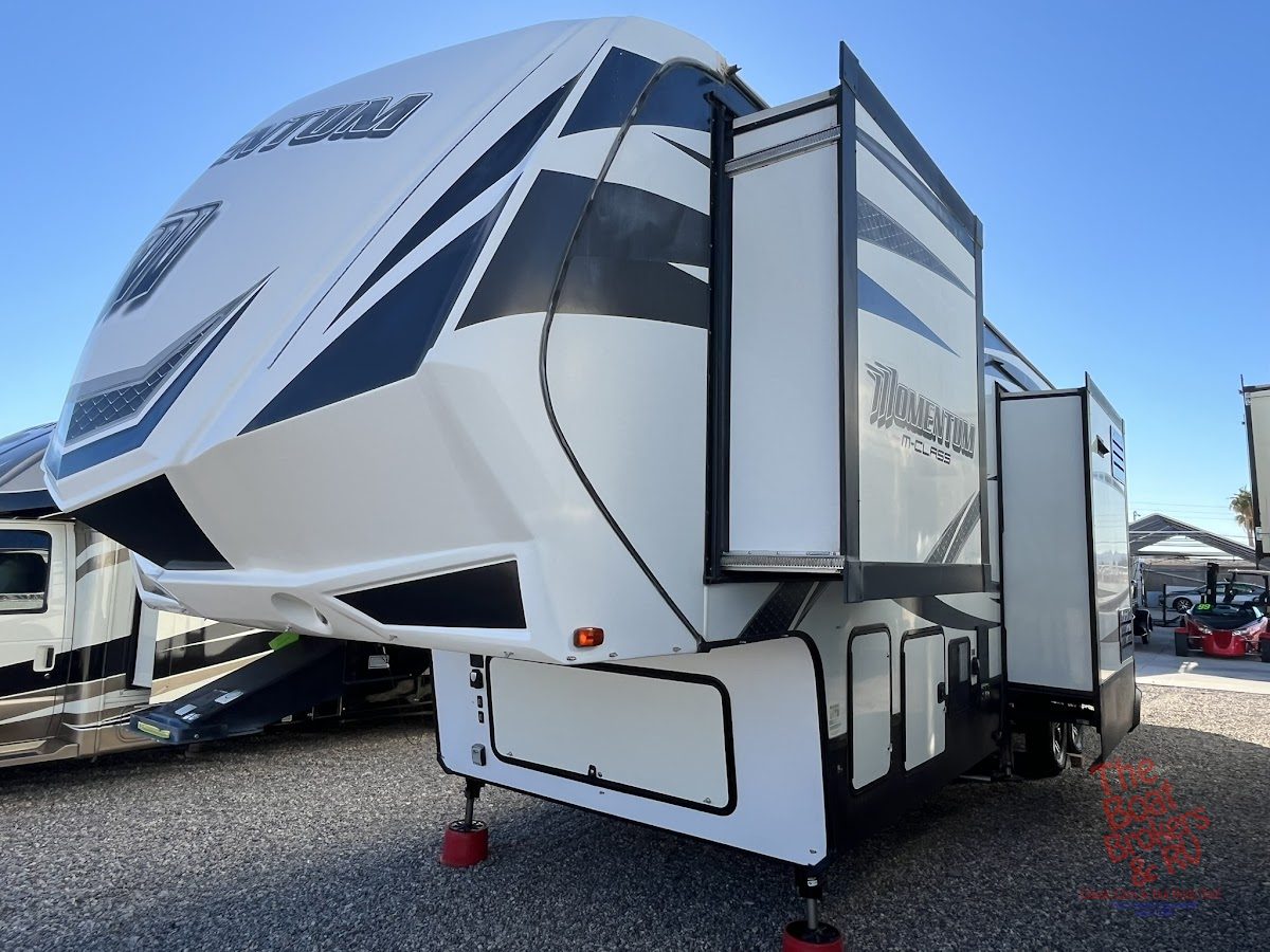 2015 Grand Design Momentum 350M photo 2