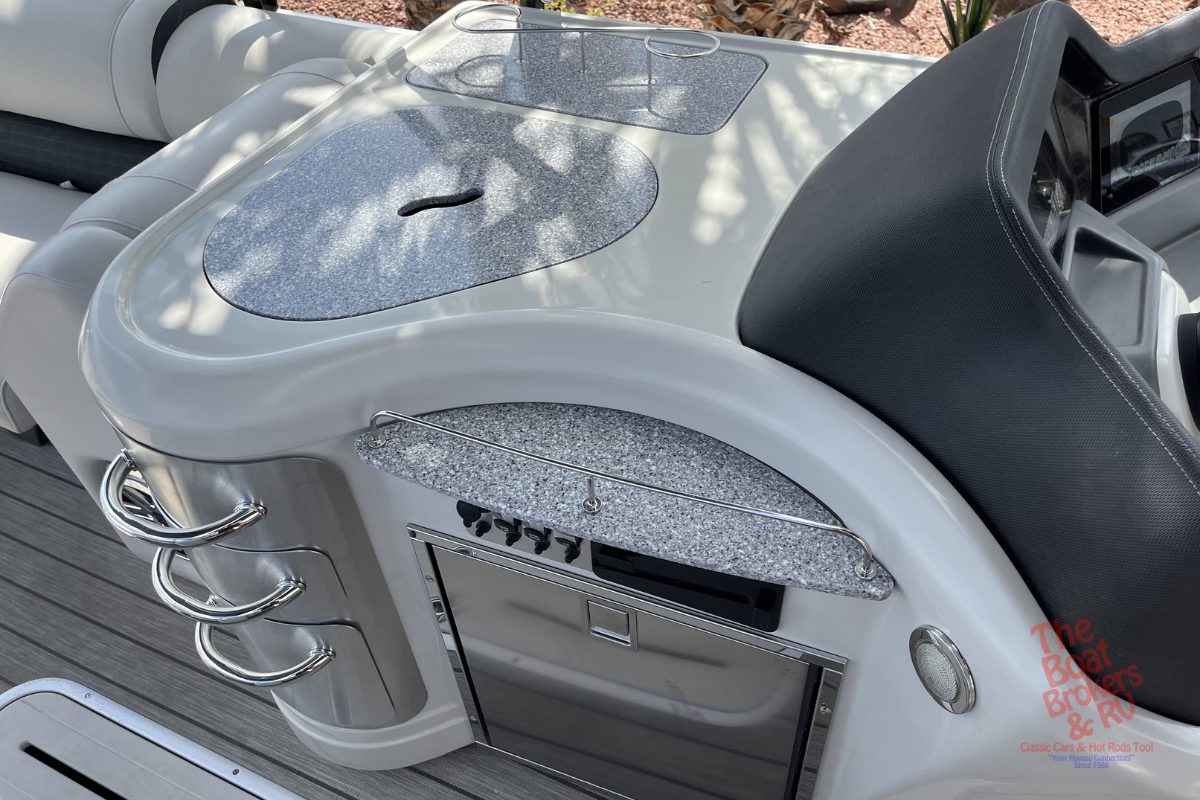 2019 Avalon AMBASSADOR 2785RJ photo 13