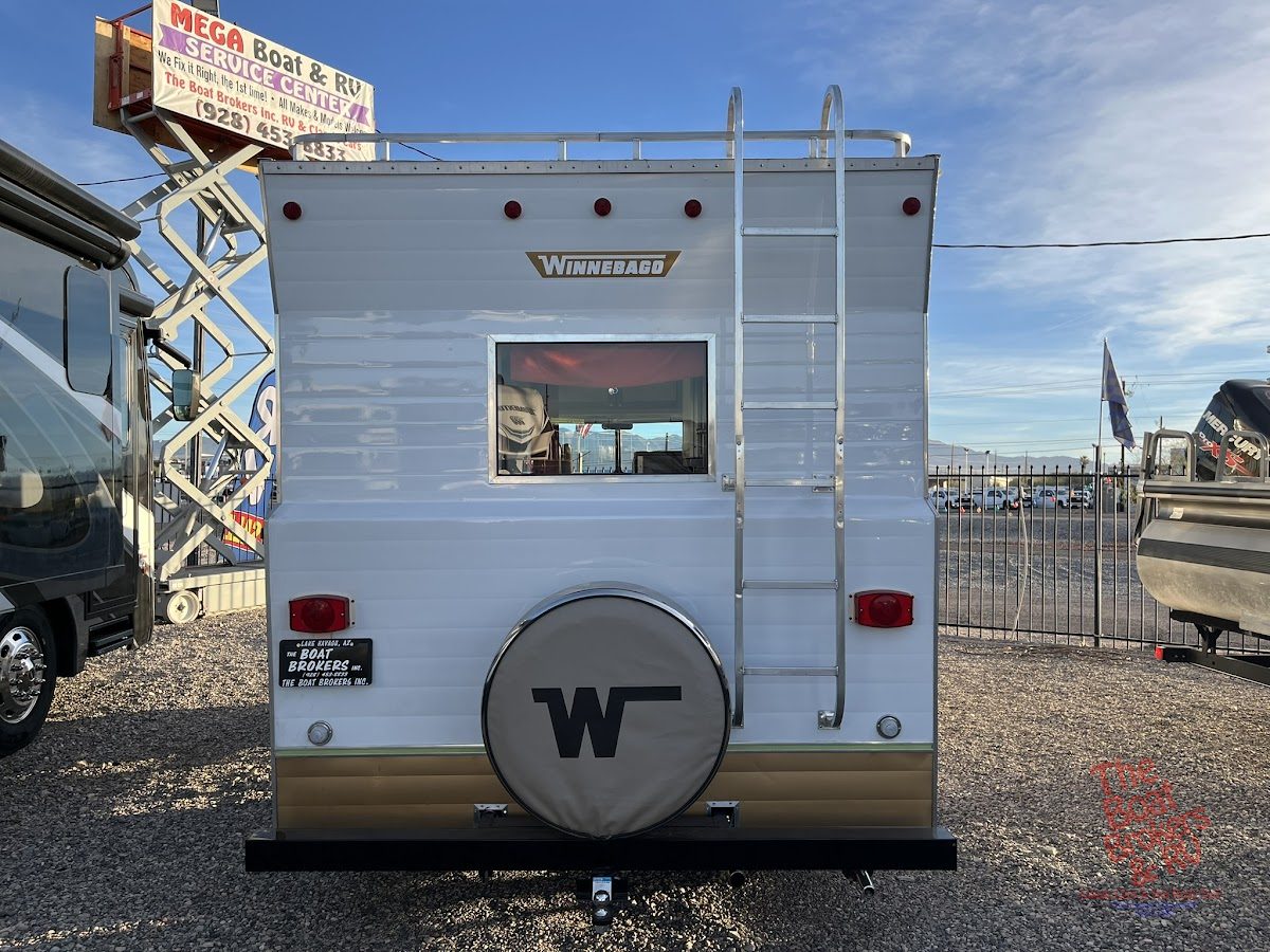 1972 Winnebago D18 photo 2
