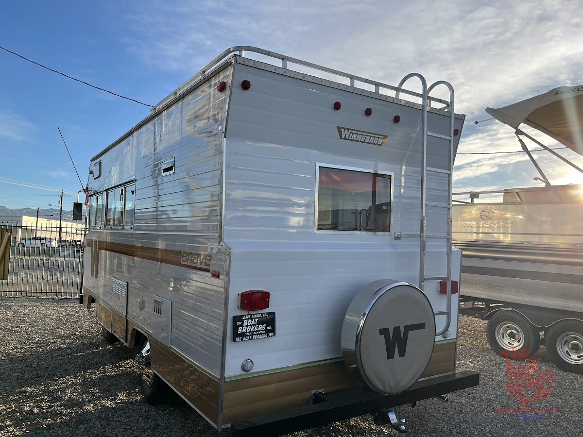 1972 Winnebago D18 photo 5