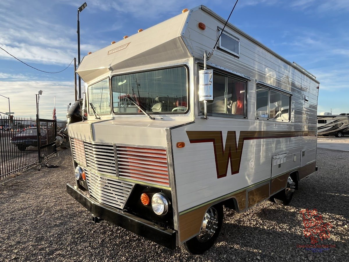 1972 Winnebago D18 photo 8