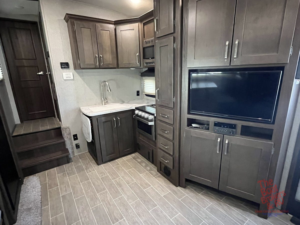 2020 Keystone Laredo 255 SRL 5th Wheel photo 9