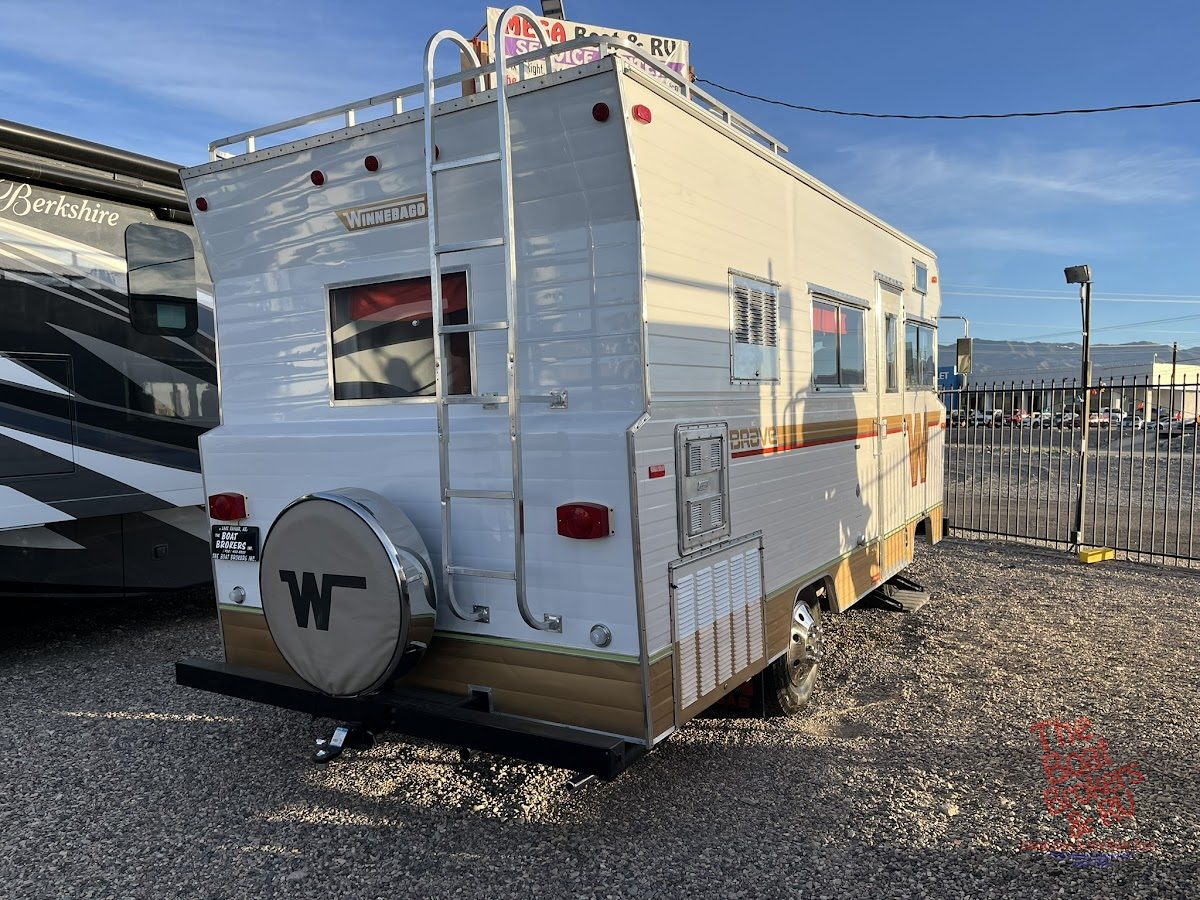 1972 Winnebago D18 photo 4
