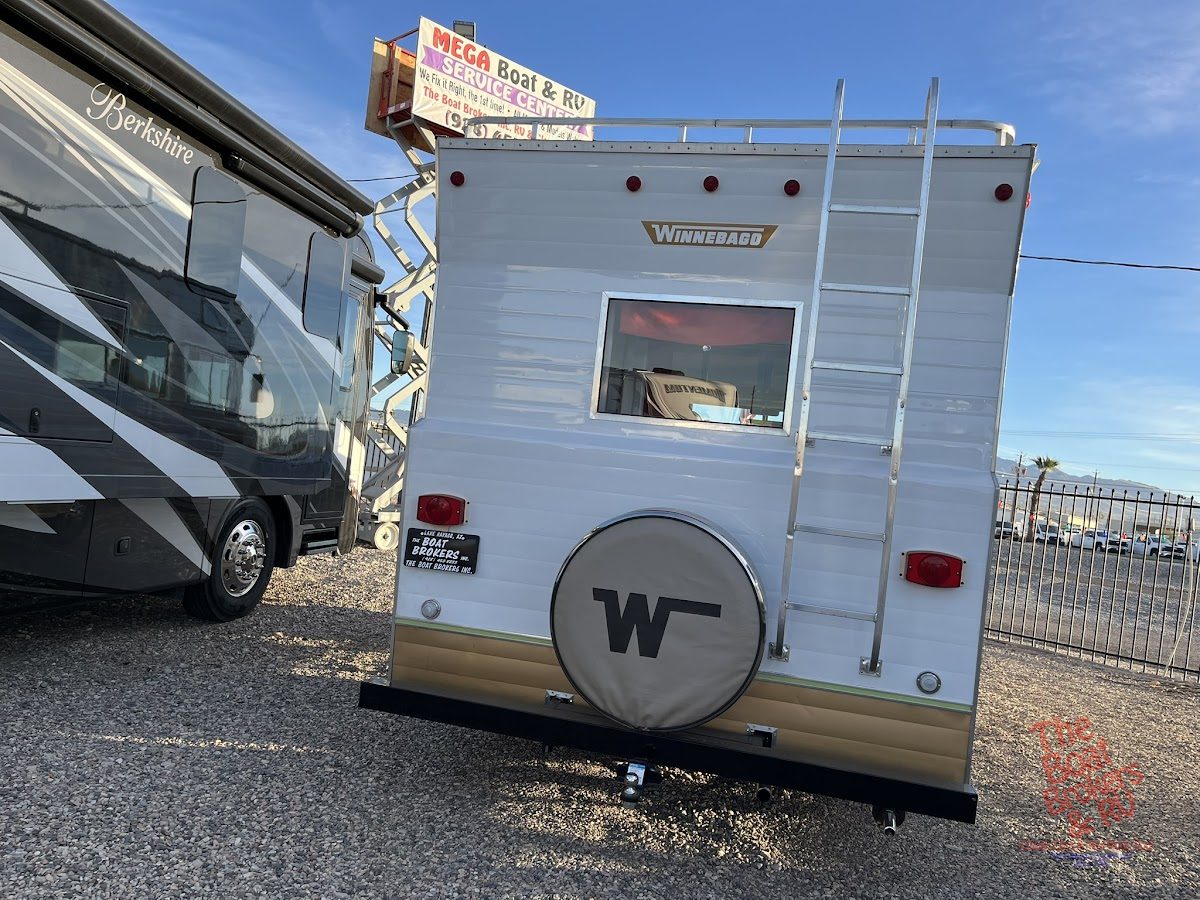 1972 Winnebago D18 photo 3