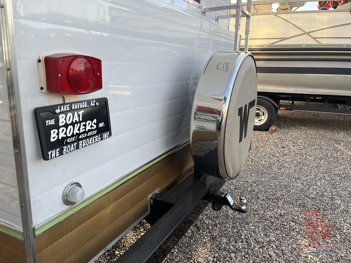 1972 Winnebago D18 photo 6