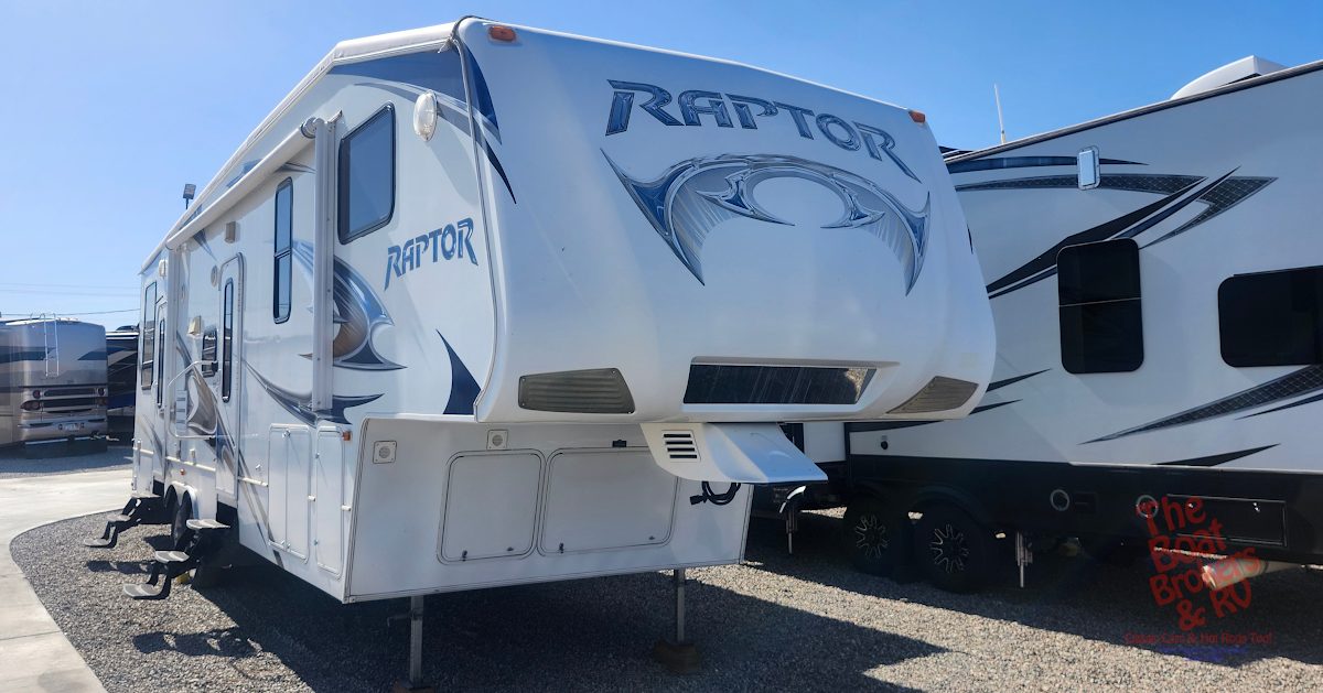 2011 Keystone RAPTOR M-300MP photo 2