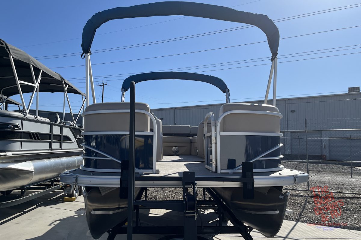 2019 Tracker Marine PARTY BARGE 20 DLX photo 3