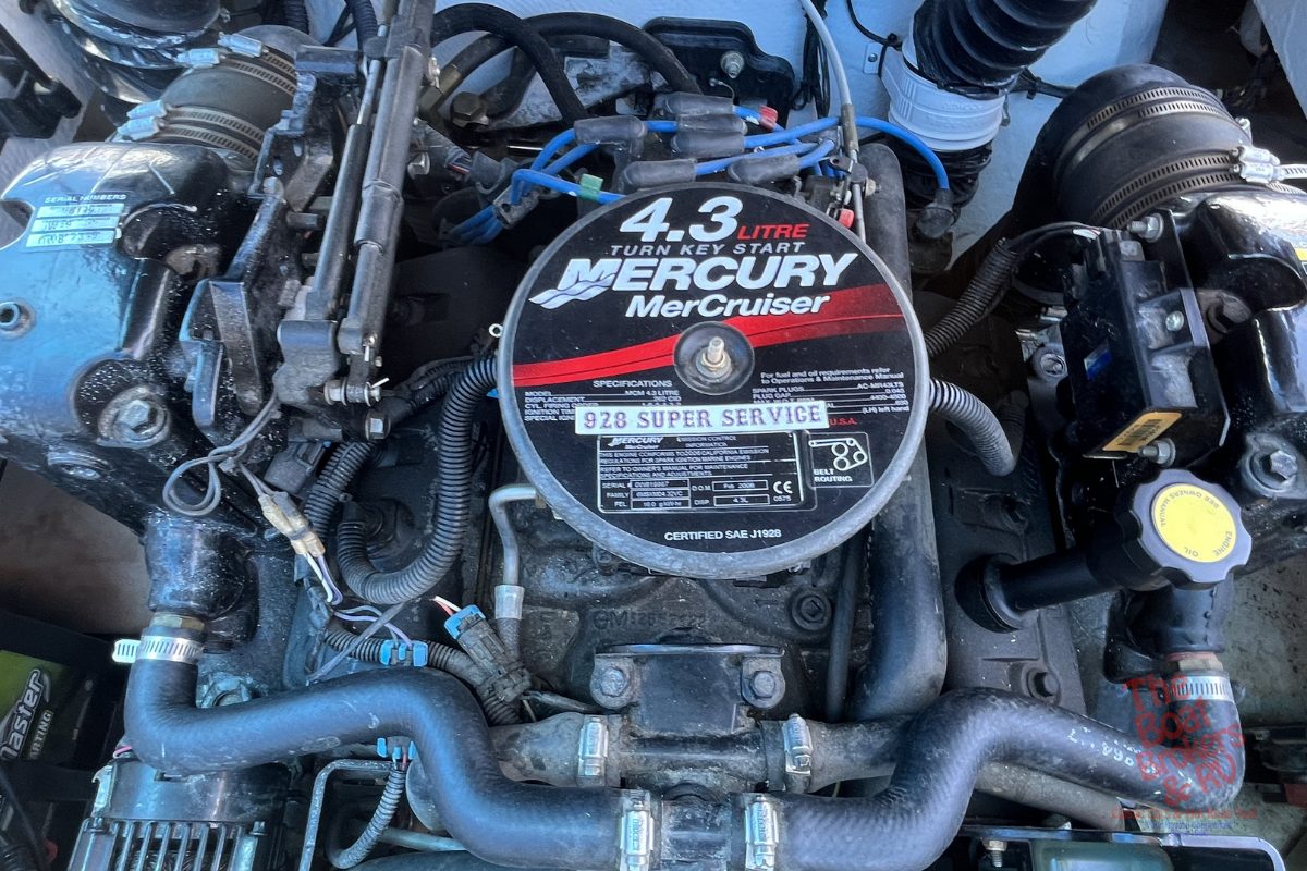 2006 Tahoe 221 photo 17