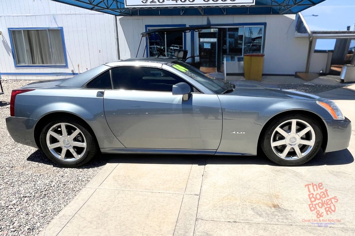 2004 Cadillac XLR photo 2
