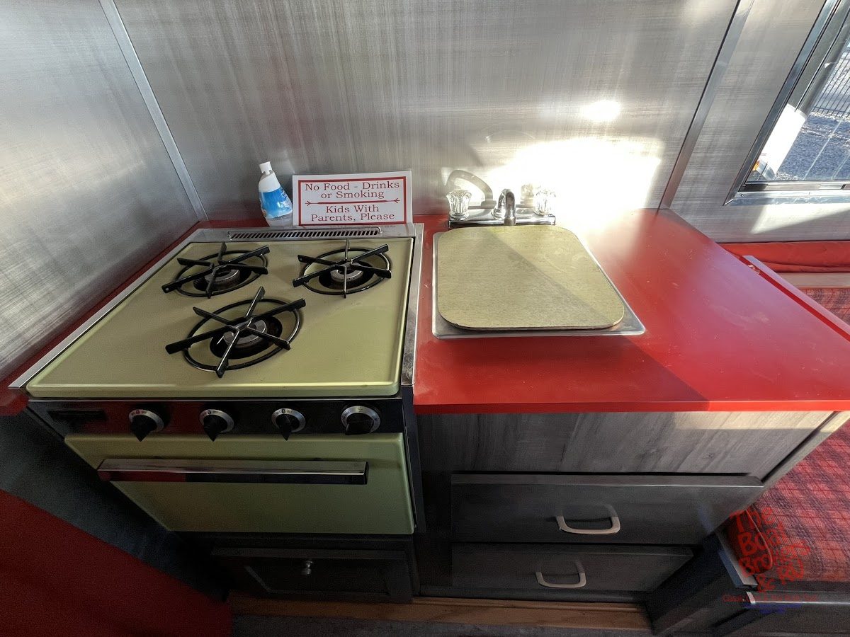 1972 Winnebago D18 photo 18