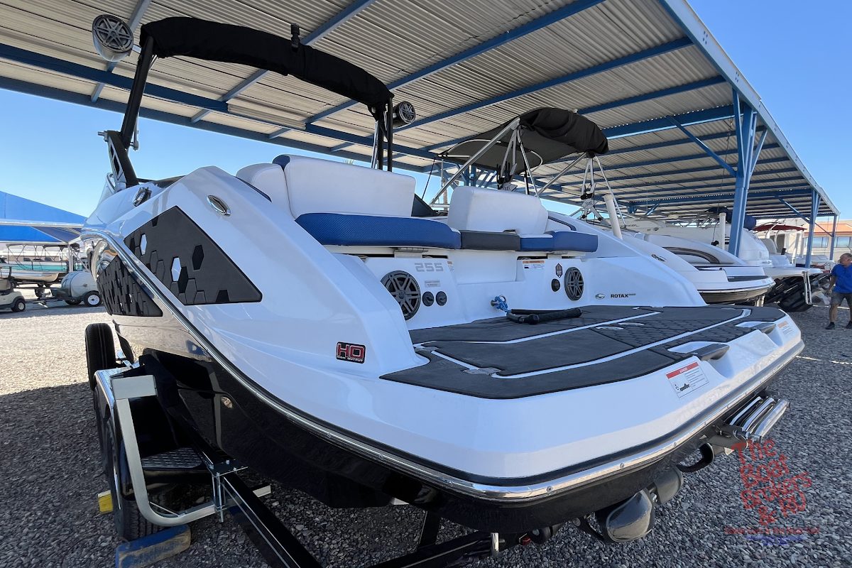 2021 Scarab 255 photo 6