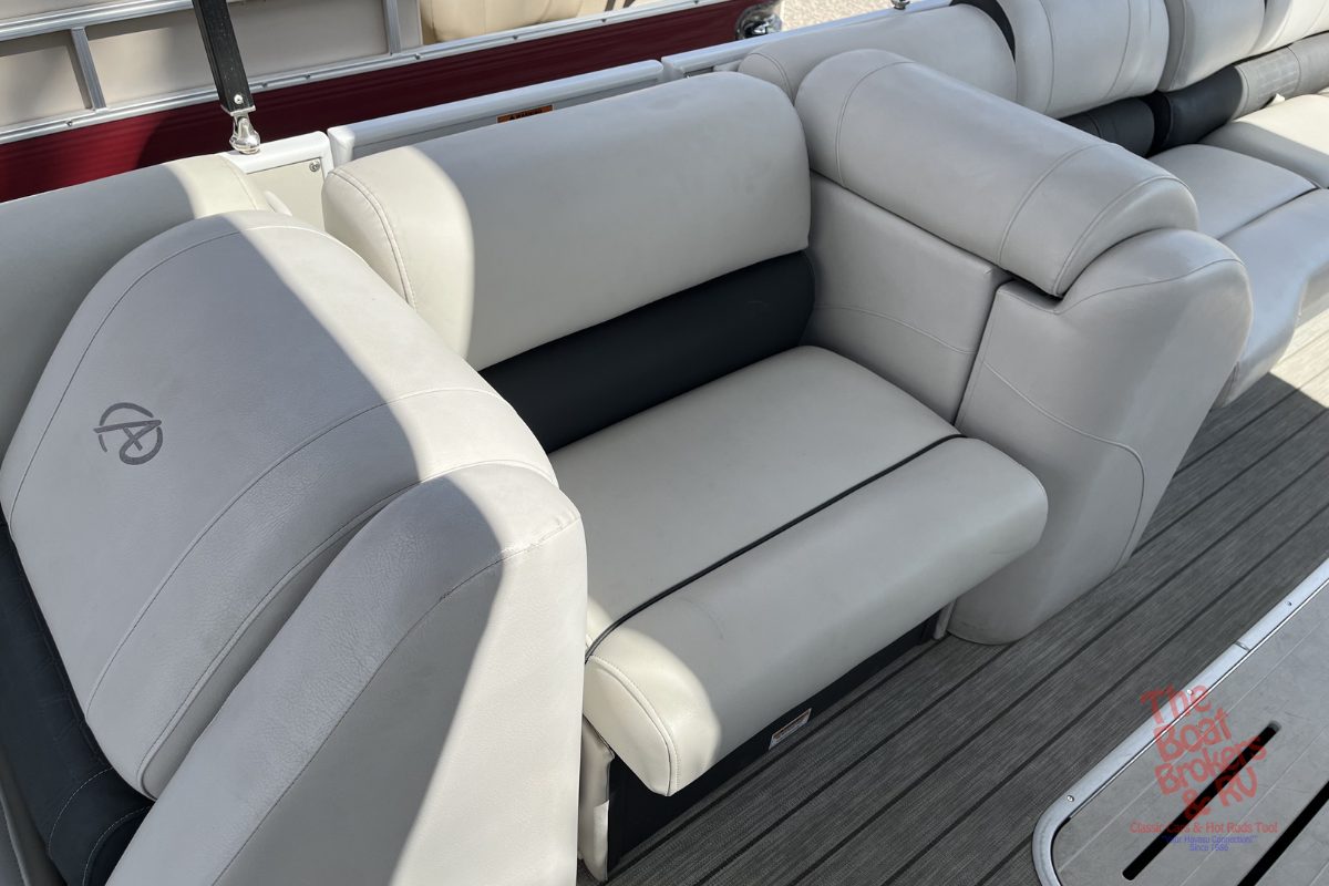 2019 Avalon AMBASSADOR 2785RJ photo 10