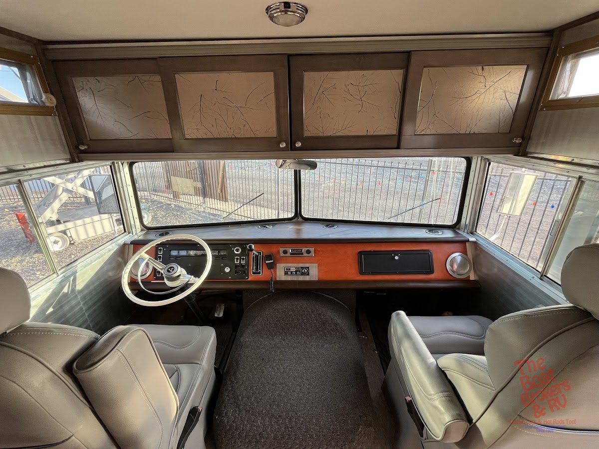 1972 Winnebago D18 photo 13