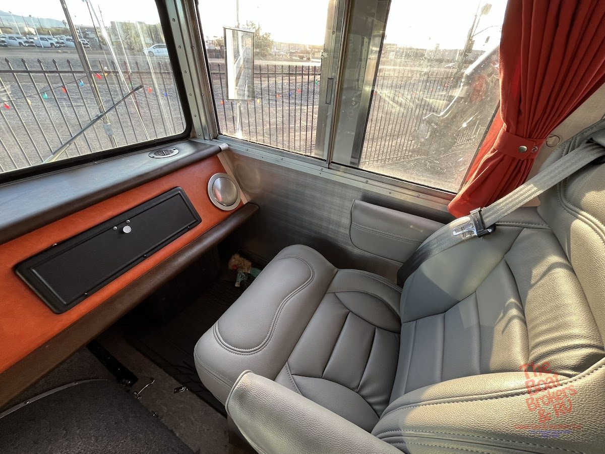 1972 Winnebago D18 photo 15