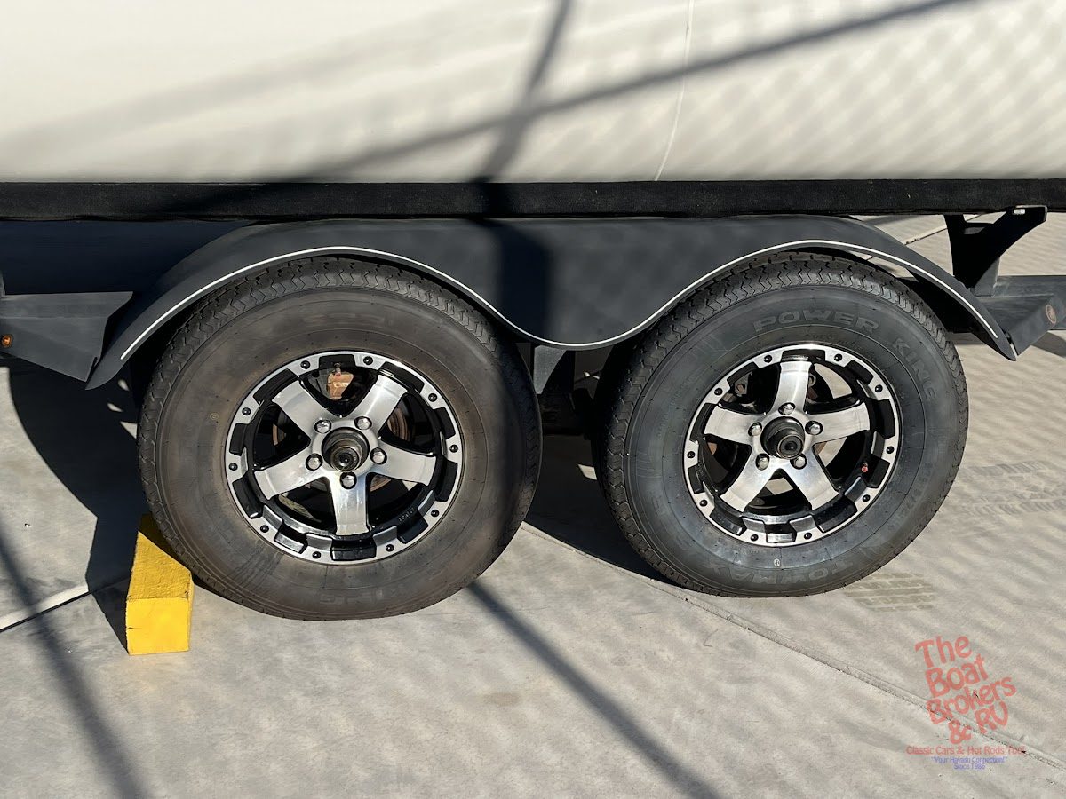 2018 Tracker Regency 220 photo 13