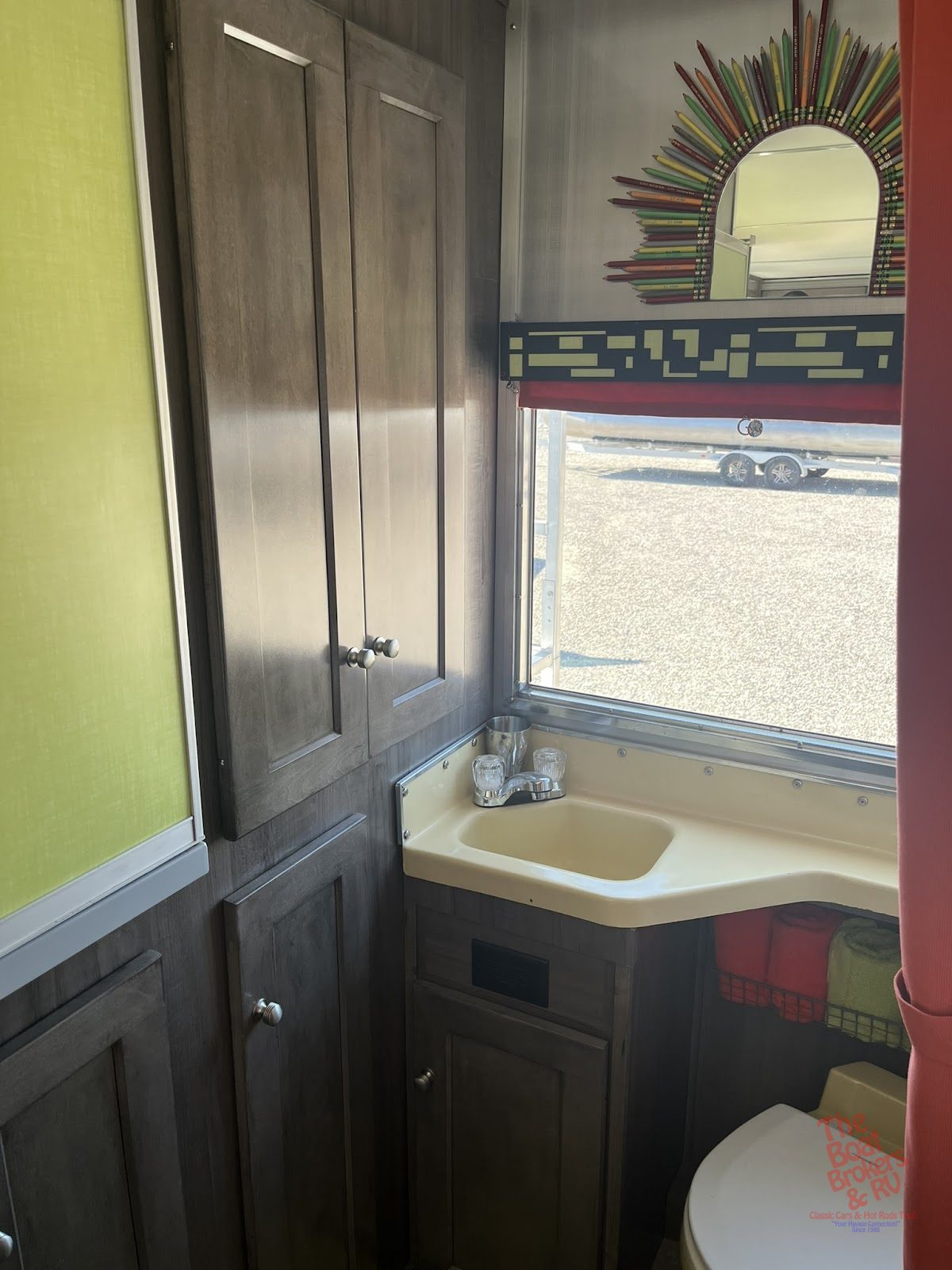 1972 Winnebago D18 photo 31