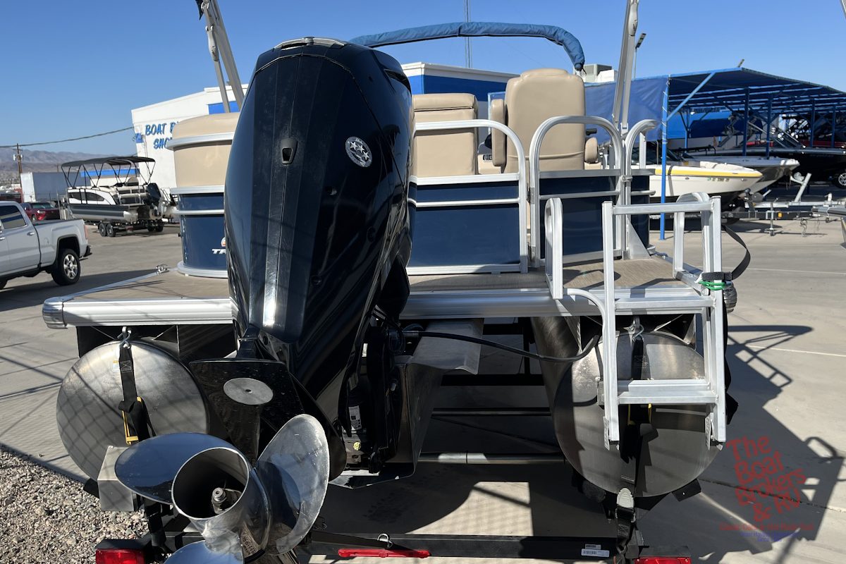 2019 Tracker Marine PARTY BARGE 20 DLX photo 7