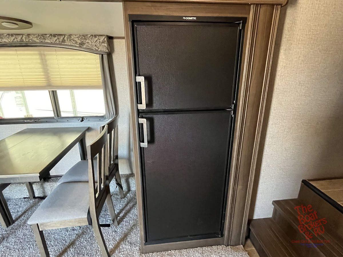 2020 Keystone Laredo 255 SRL 5th Wheel photo 8
