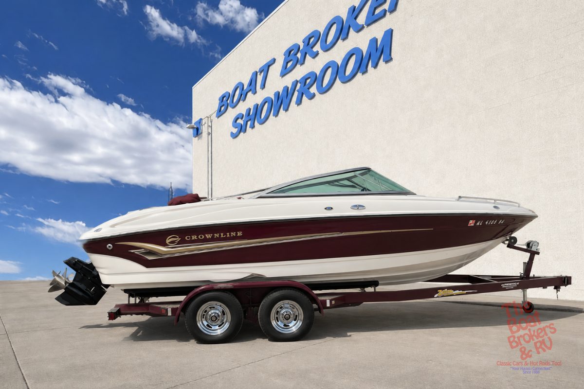 2004 CROWNLINE 208