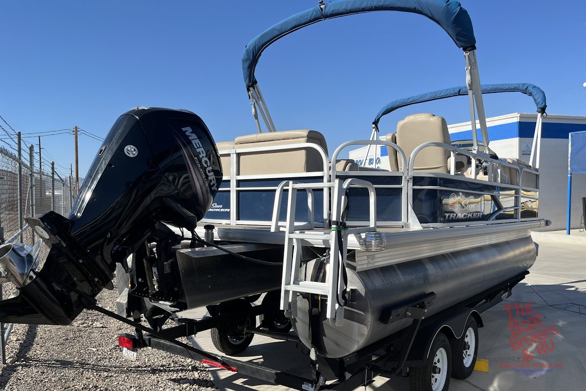 2019 Tracker Marine PARTY BARGE 20 DLX photo 6
