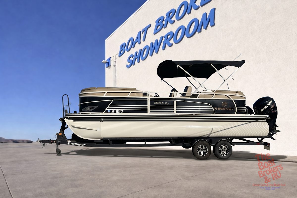 2018 Tracker Regency 220