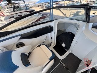 2021 Scarab 255 photo 9