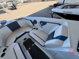 2021 Scarab 255 photo 12